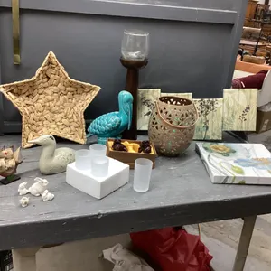 BOX W/ DECOR ITEMS - WICKER "STAR" BASKET, METAL BIRD, CERAMIC BIRD, PICTURES ON CANVAS,