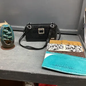MICHE PURSE W/ (4) EXTRA COVERS & WAX BURNER