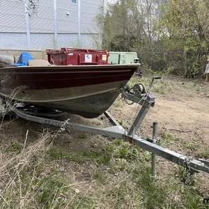 Lund Boat w/ EZ Load Trailer 
 UNRESERVED