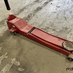 2-Ton Low Pro Floor Jack
 UNRESERVED