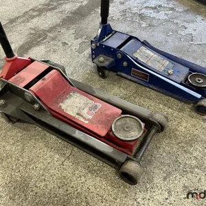 Mac 3.5-Ton & Powerfist 2.5-Ton Floor Jacks
 UNRESERVED