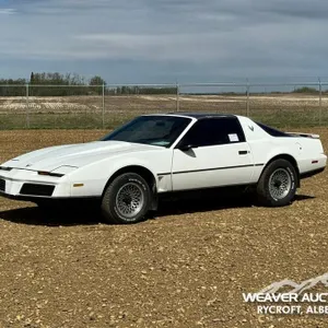 1982 PONTIAC FIREBIRD 2 DOOR CAR