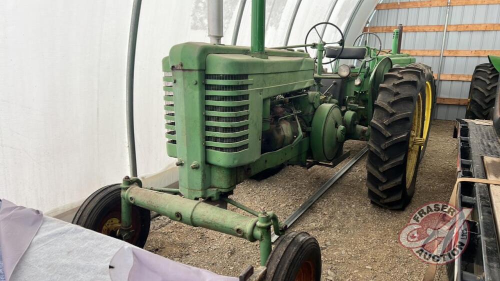 JD G wide front tractor s/n44194