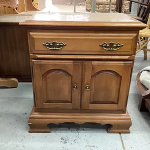 ROXTON SIDE TABLE W/ (1) DRAWER AND LOWER DOUBLE DOORS....MADE IN CANADA