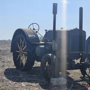 John Deere Antique Tractor
 UNRESERVED