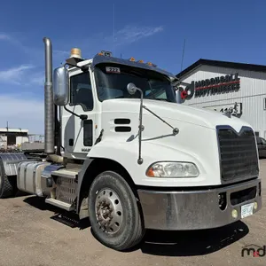 2014 Mack CXU Pinnacle T/A Day Cab Semi Truck