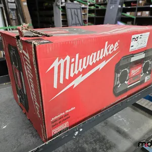Milwaukee Jobsite Radio
 UNRESERVED
