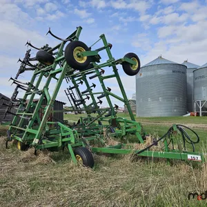 John Deere 1610 40' Cultivator
 UNRESERVED