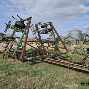 John Deere 1610 30' Cultivator
 UNRESERVED