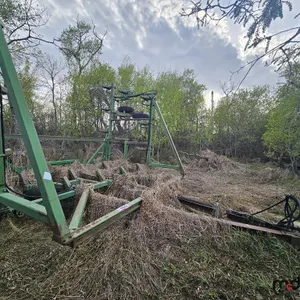 John Deere 1610 30' Cultivator
 UNRESERVED