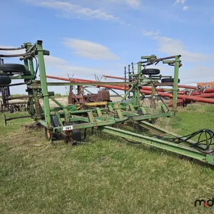 John Deere 1610 25' Cultivator
 UNRESERVED
