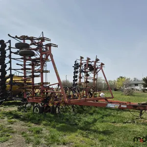Bourgault Commander 40' Air Seeder w/ Ezee On 160 Air Tank Cart
 UNRESERVED
