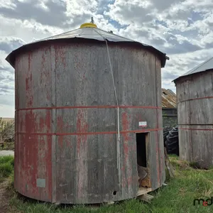 700bu Hopper Bottom Wood Grain Bin
 UNRESERVED