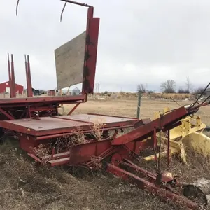 NH 1032 SQUARE BALE PICKER