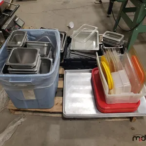 Pallet w/ Food Storage Containers 
 UNRESERVED
