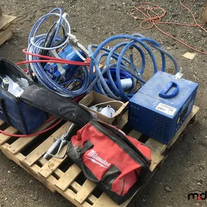 Q5 Platinum Fuji Sprayer, 390 PC Airless Sprayer, Hoses and More
 UNRESERVED