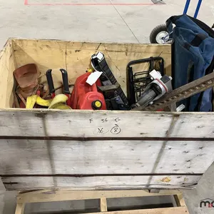 Crate w/ Jerry Cans, Hitch & Straps
 UNRESERVED