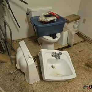Assorted Sinks, Toilets & Misc.
 UNRESERVED