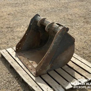 BOBCAT 30 IN. CLEAN OUT BUCKET