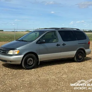 2000 TOYOTA SIENNA 4 DOOR SEDAN VAN