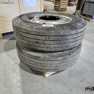 (2) Pneus et Jantes Linglong 275/70R22.5
 UNRESERVED