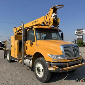 2009 International 4400 S/A Digger Derrick Truck