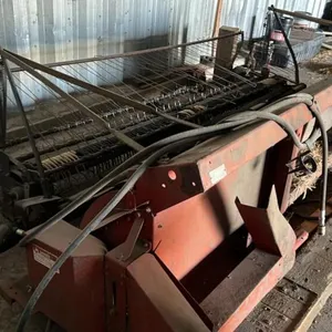 13’ IH 810 p/u head, S/N 030178