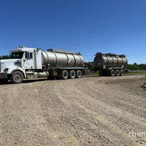 2015 Freightliner 122SD 21955 L 8x6 Sleeper Tanker Truck