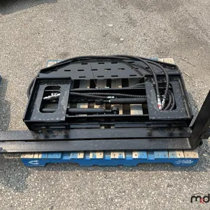 GIYI Skid Steer Side Shift Forks
 UNRESERVED
