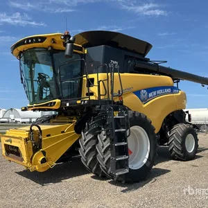 2017 New Holland CR8.90 Combine Harvester