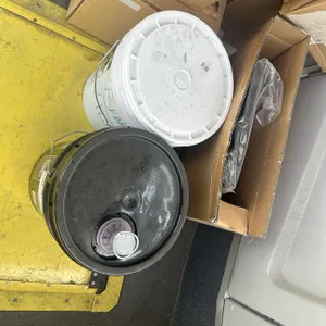 Fluids & Vehicle Parts
 UNRESERVED