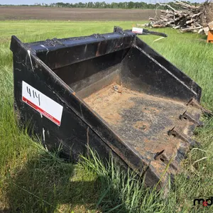 Homebuilt 3' Bucket Skid Steer Attachment 
 UNRESERVED