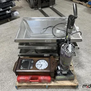 (3/4") Socket Set, Vacuum, Clock and (3) Light Hoods
 UNRESERVED