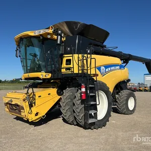 2014 New Holland CR8090 Combine Harvester