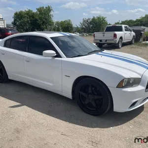 SALVAGE UNIT: 2011 Dodge Charger SXT Car