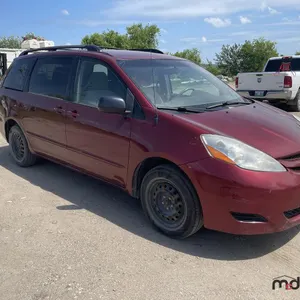 SALVAGE UNIT: 2009 Toyota Sienna LE Van