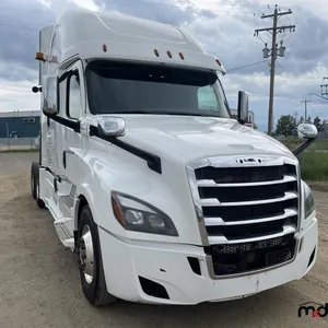 2017 Freightliner Cascadia T/A Sleeper Semi Truck