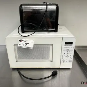 Hamilton Beach Microwave Oven Toaster
 UNRESERVED