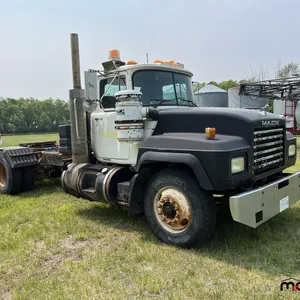 1998 Mack RD6885 Semi Truck