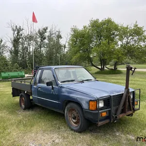 1984 Toyota 1/4-Ton w/ Flatbox
 UNRESERVED