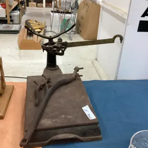 CAST BALANCE SCALE - NO BASIN OR WEIGHTS