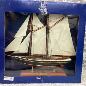 HERITAGE MINT TALL SHIP 2004 COLLECTION - THE BLUENOSE