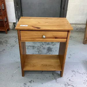 SIDE/END TABLE W/ DRAWER