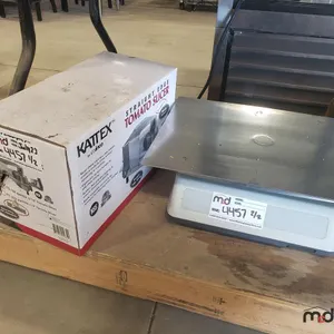 Scale and Tomato Slicer
 UNRESERVED