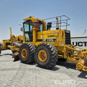 2011 Komatsu GD825A-2 
