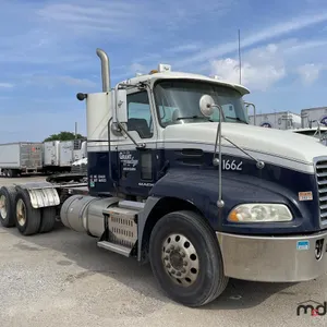 2015 Mack CXU613 T/A Day Cab Semi Truck