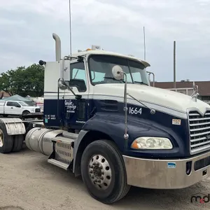 2015 Mack CXU613 T/A Day Cab Semi Truck
