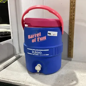IGLOO WATER COOLER W/ SPOUT