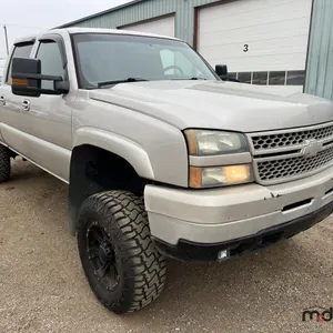 2005 Chevrolet Silverado 2500HD Crew Cab Pickup Truck