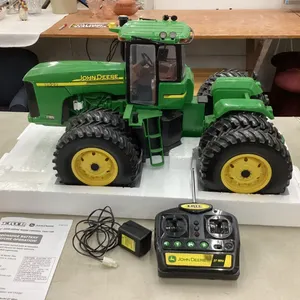 JOHN DEERE 9620 ERTL  RC TRACTOR WITH REMOTE, BATTERY + CHARGER, MANUAL